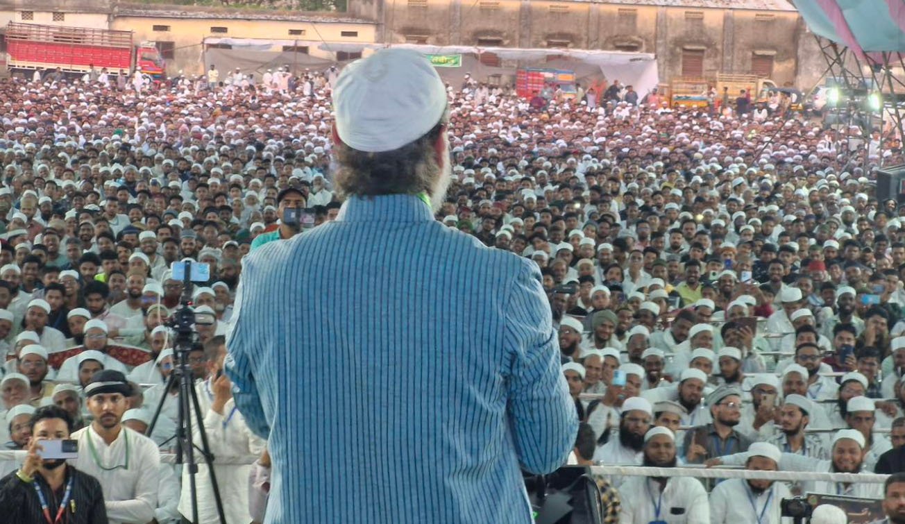 A wide shot of Asaduddin Owaisi addressing a rally in Bihar
