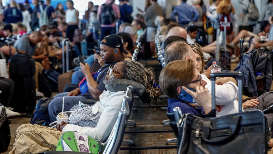 Over 800 Flights Canceled, 53,000 Delayed Amid U.S.