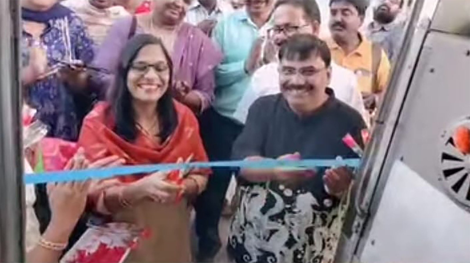 TSRTC Resumes Bus Service from Charminar to Secunderabad