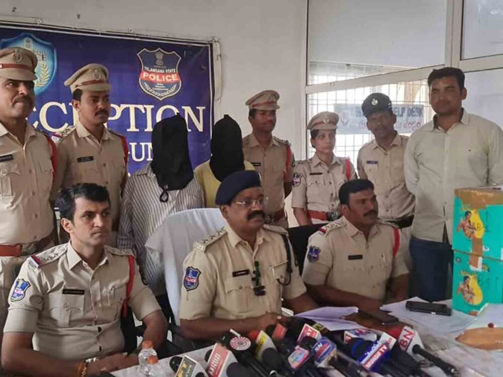 Two Inter State Drug Couriers Arrested Near MGBS