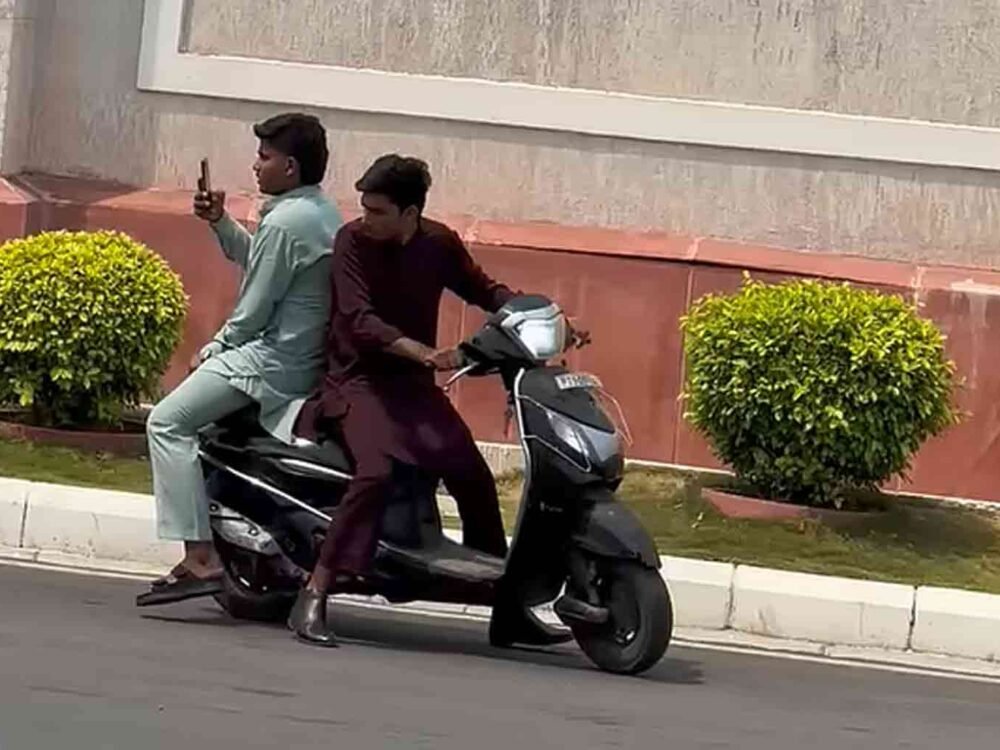 Dangerous Bike Stunts Near Lumbini Park