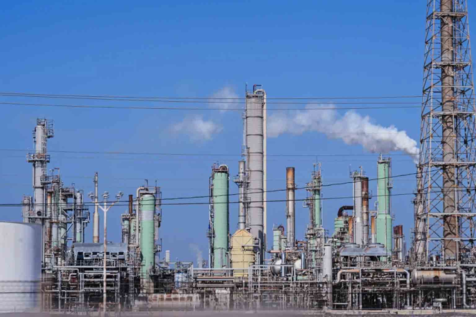 India and Europe Face Fuel Crunch as Gulf Gas Supplies