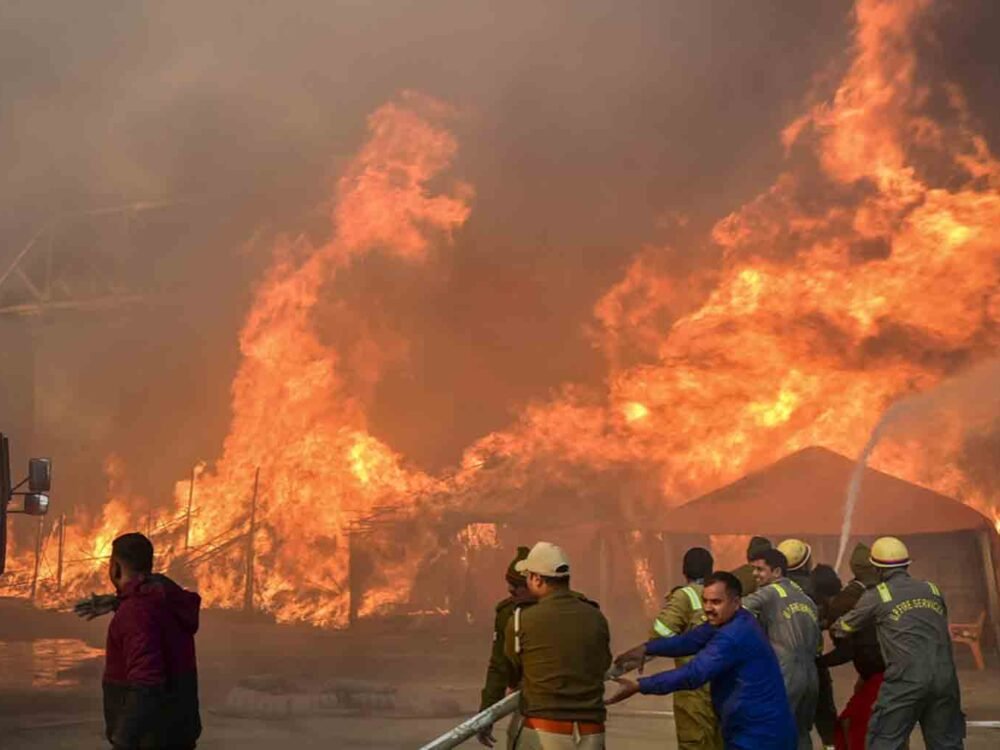 Massive Fire Hits Lakshmi Narayan Mahayagna Site in Ayodhya