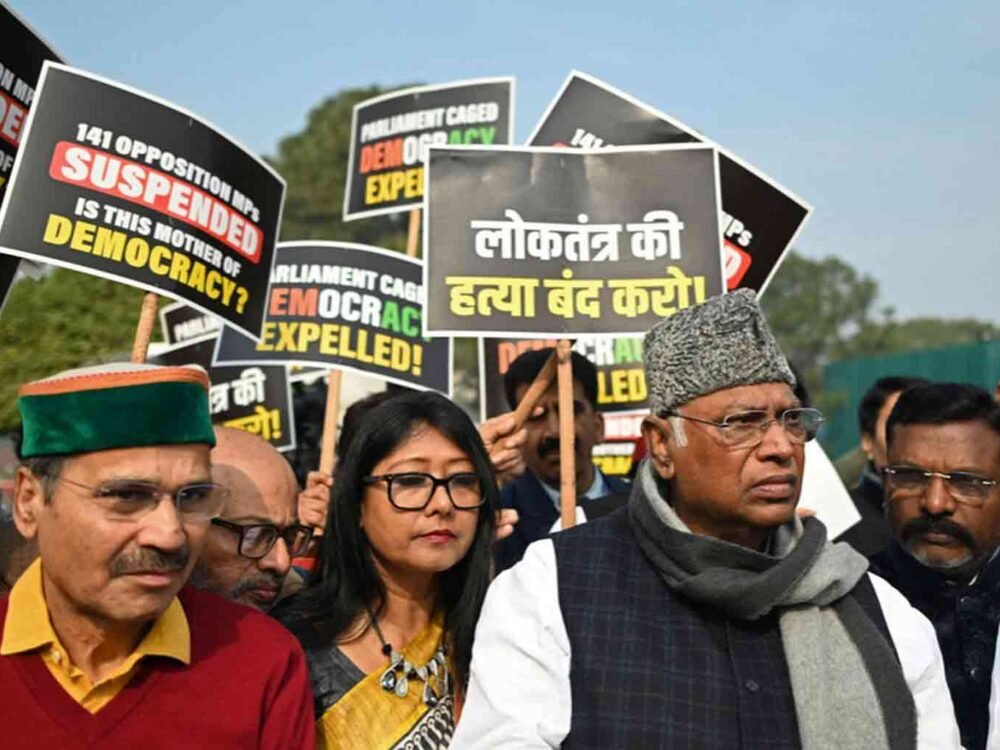 Opposition Protests LPG Shortage Outside Parliament