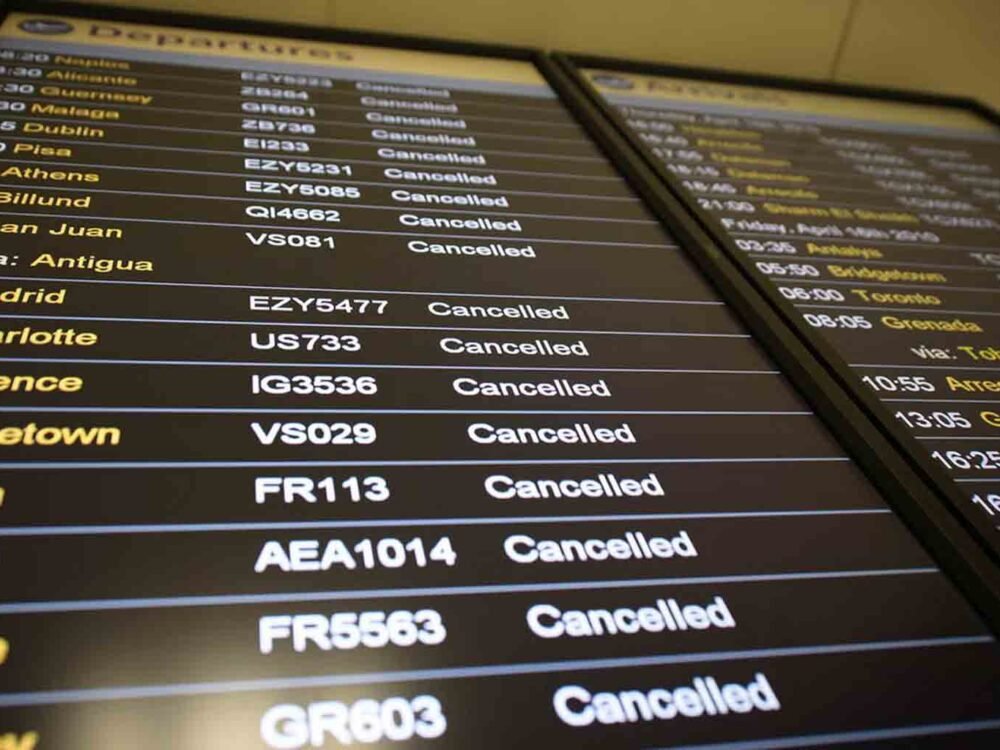 Airlines Suspend Routes Across Key Middle East