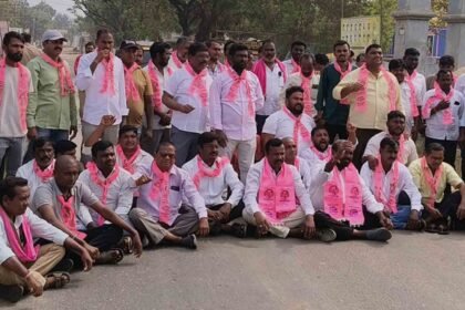 BRS Calls Bandh Photo Row in KCR