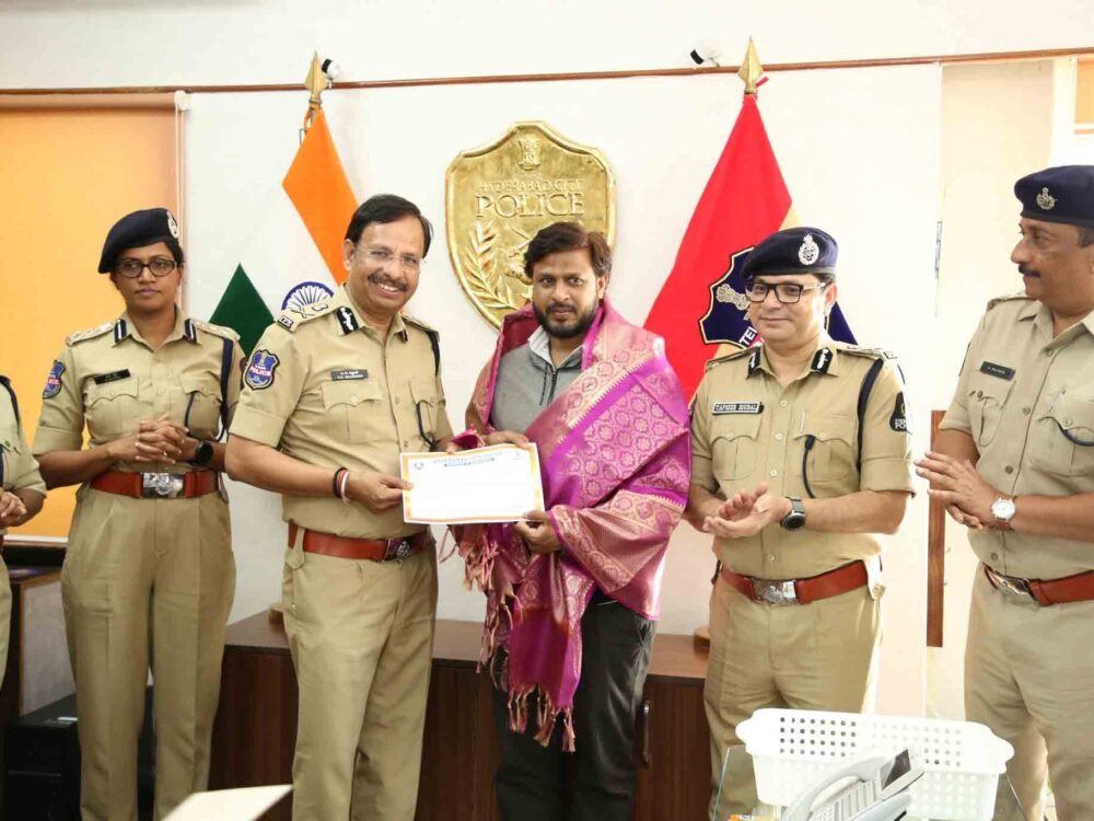 CP VC Sajjanar Felicitates Youth