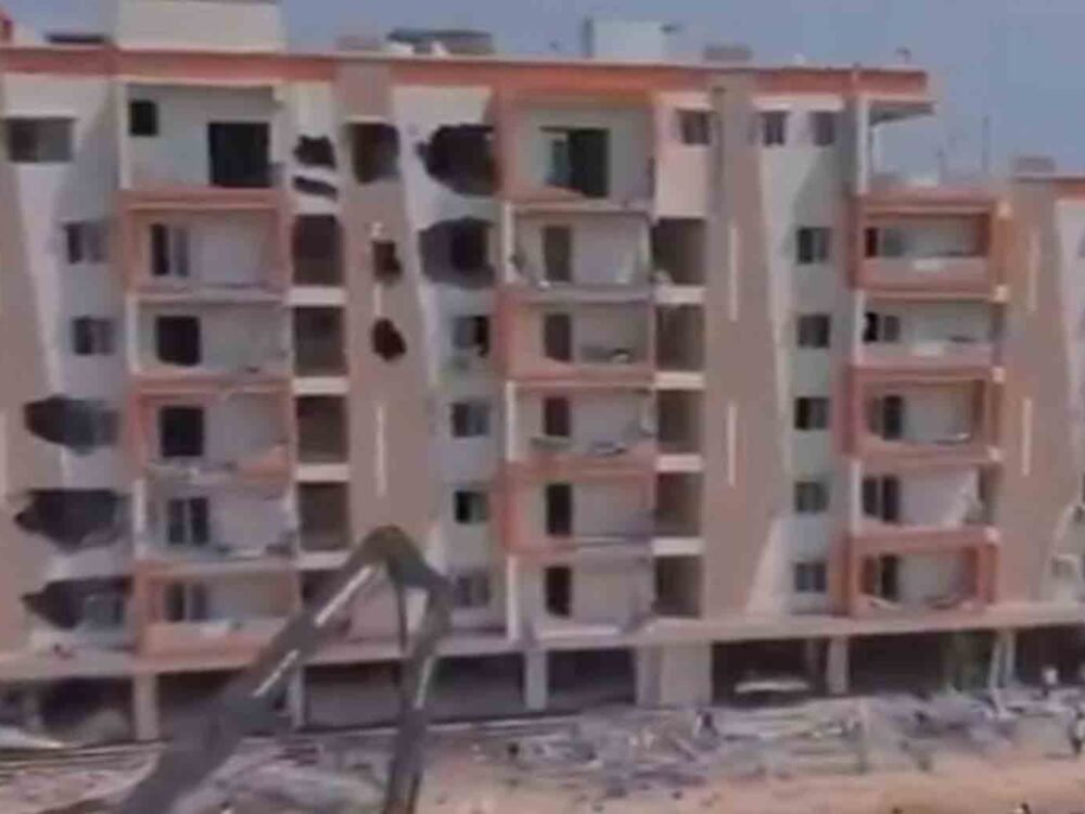 HYDRAA demolishes building in Ameenpur