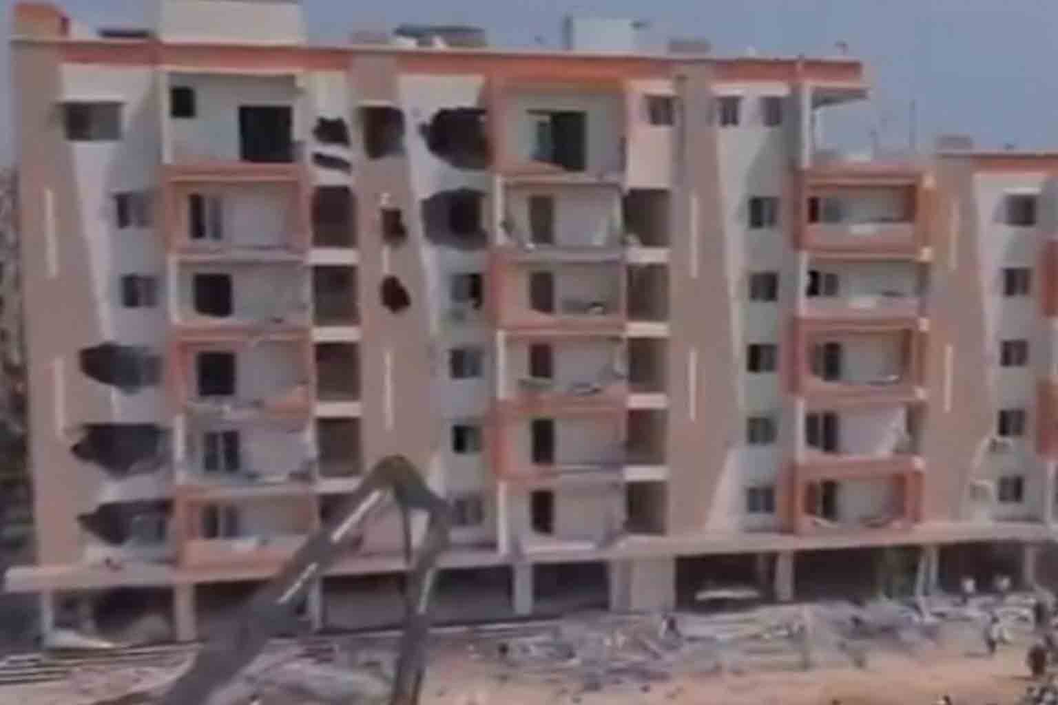 HYDRAA demolishes building in Ameenpur