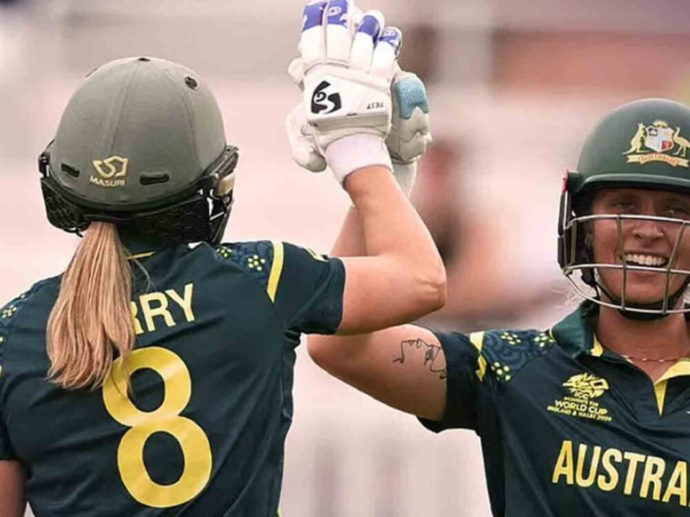 Australia Beat India by 6 Wickets