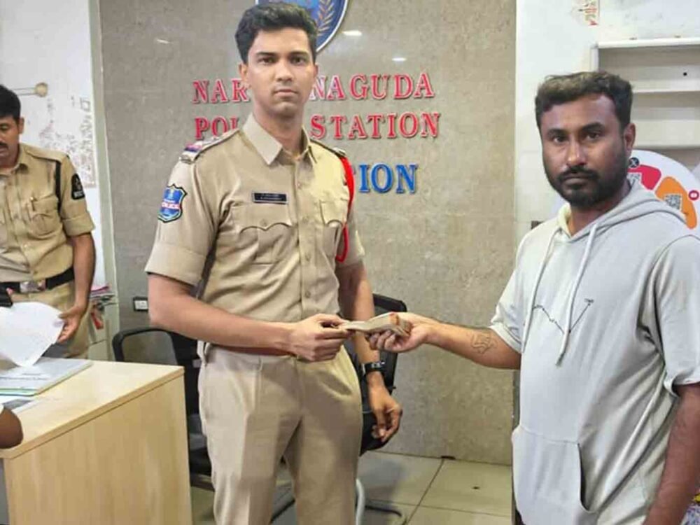 Delivery Rider Hands Over ₹20,000 Found Near ATM
