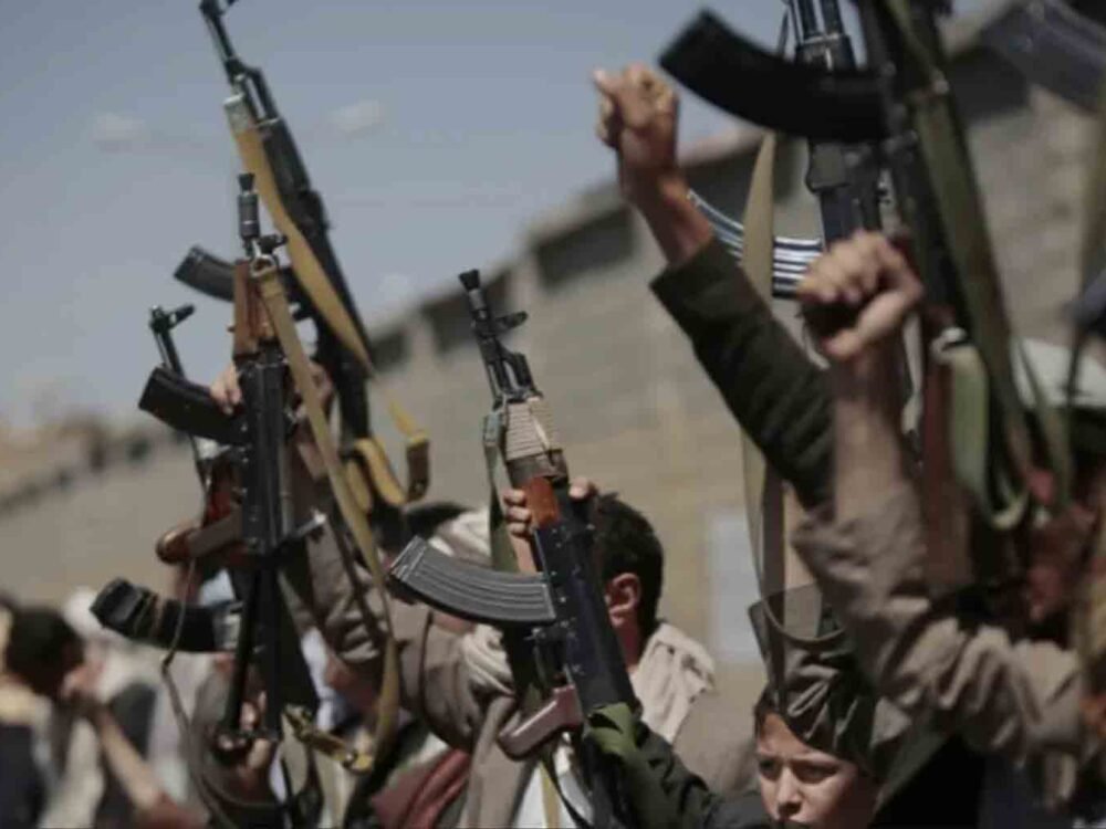 Houthi Attacks Leave 30 Yemeni Soldiers Dead