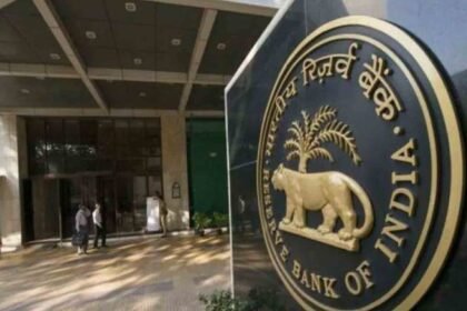RBI Keeps Repo Rate Unchanged at 5.25%