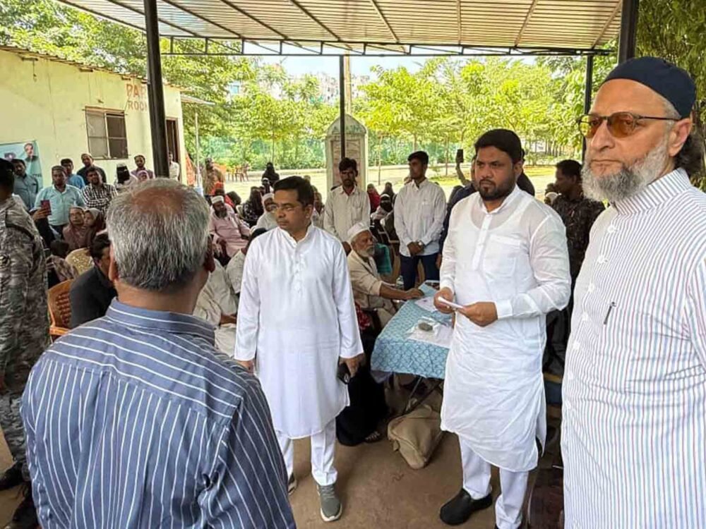 Asaduddin Owaisi Reviews SIR Centres in Karwan