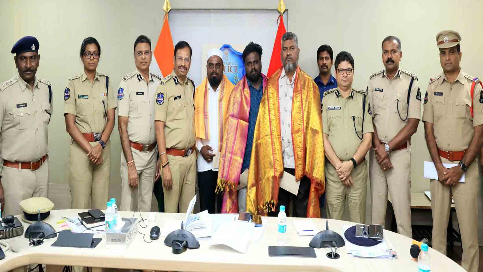 Three citizens rescue six year old girl from drowning in Hussain Sagar